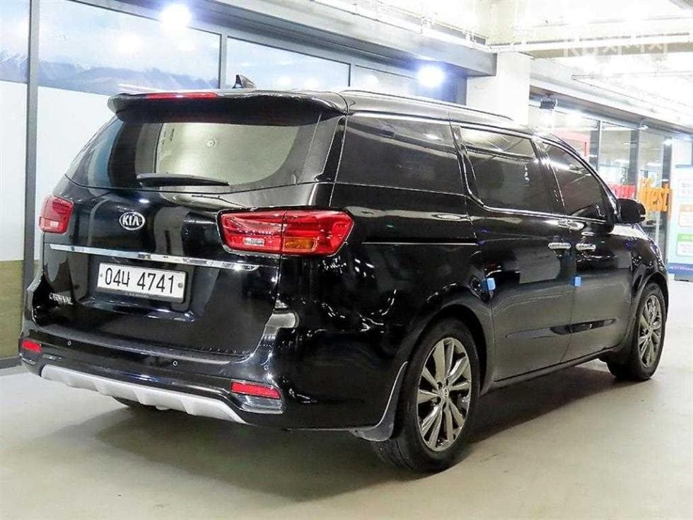 Kia The New (facelift) Carnival9-seater 2.2 Diesel Prestige - 4