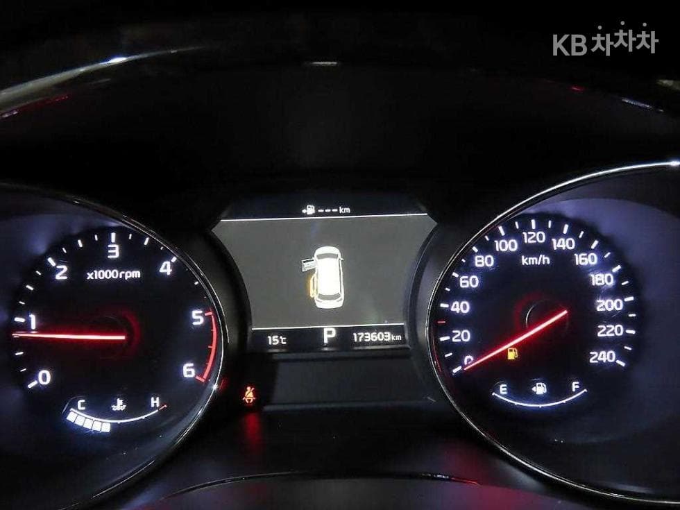 Kia The New (facelift) Carnival9-seater 2.2 Diesel Prestige - 9