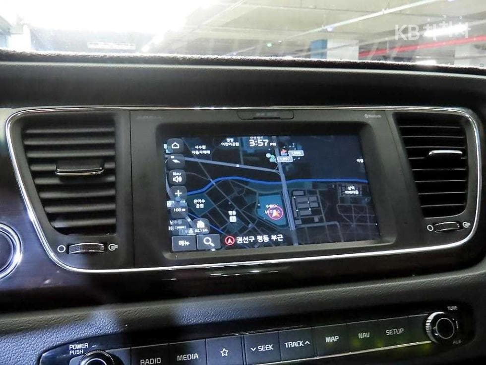 Kia The New (facelift) Carnival9-seater 2.2 Diesel Prestige - 13