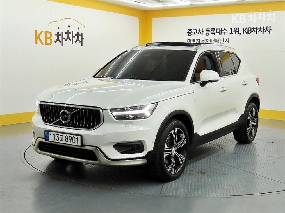 Volvo XC40 B4 AWD Inscription - Image 1