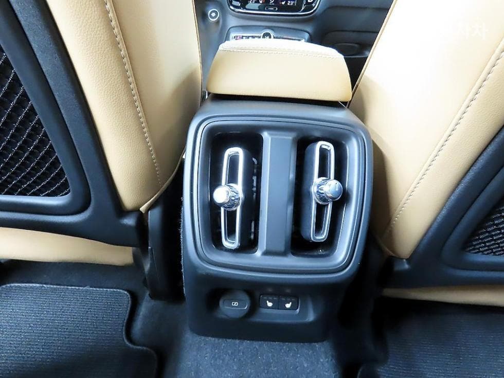 Volvo XC40B4 AWD Inscription - 12