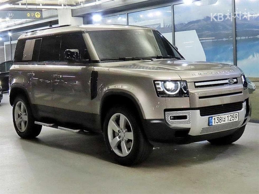 Land Rover 디펜더(L663) 110 D300 HSE - Image 1