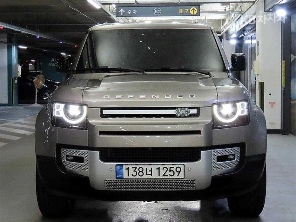 Land Rover 디펜더(L663)110 D300 HSE - 2