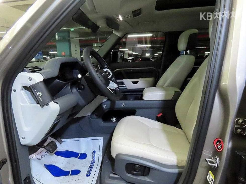 Land Rover 디펜더(L663)110 D300 HSE - 6
