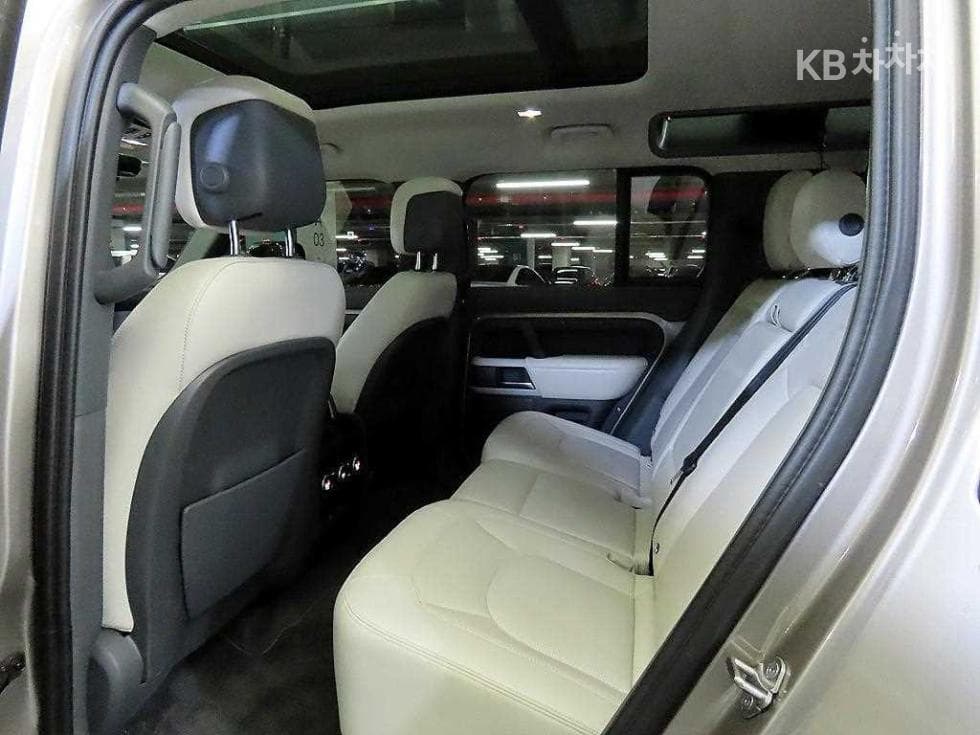 Land Rover 디펜더(L663)110 D300 HSE - 7