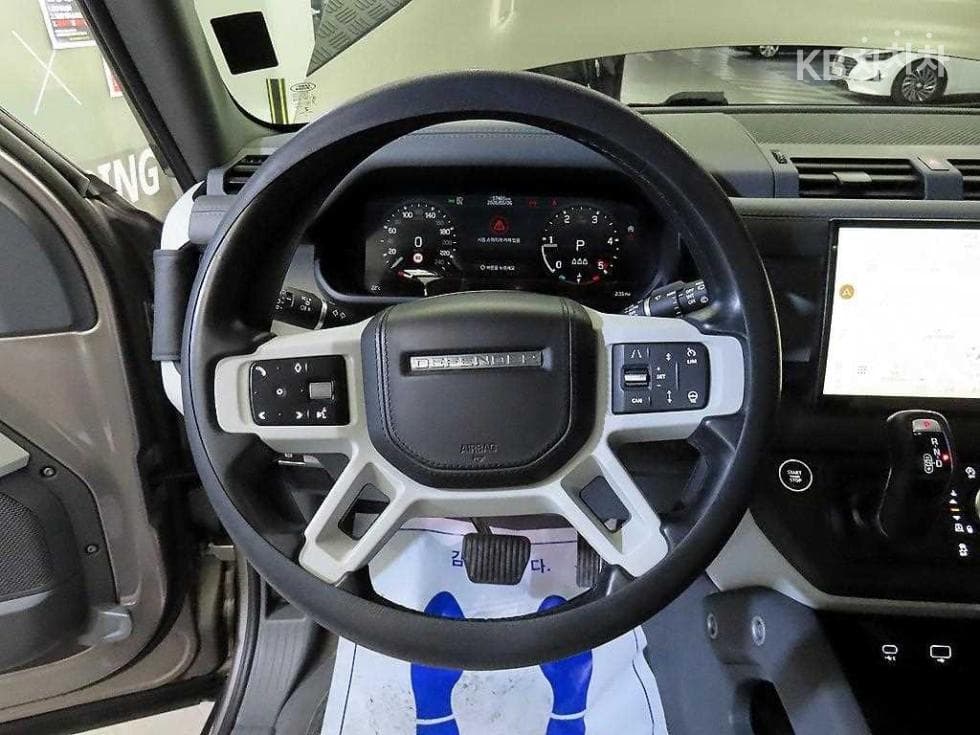 Land Rover 디펜더(L663)110 D300 HSE - 8