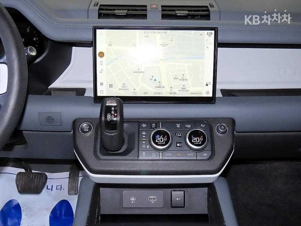 Land Rover 디펜더(L663)110 D300 HSE - 11