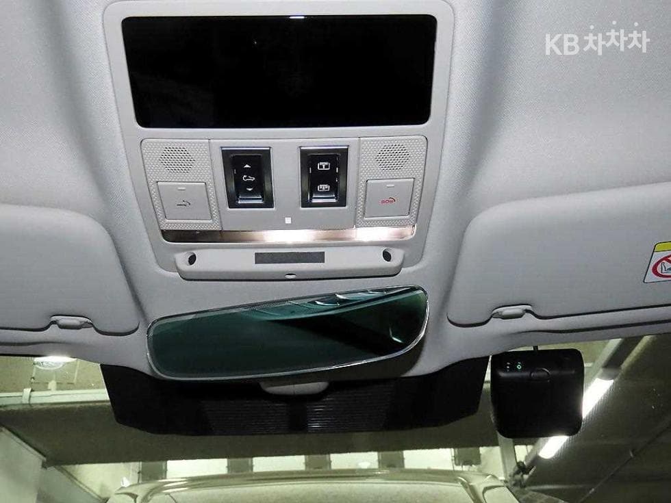 Land Rover 디펜더(L663)110 D300 HSE - 15