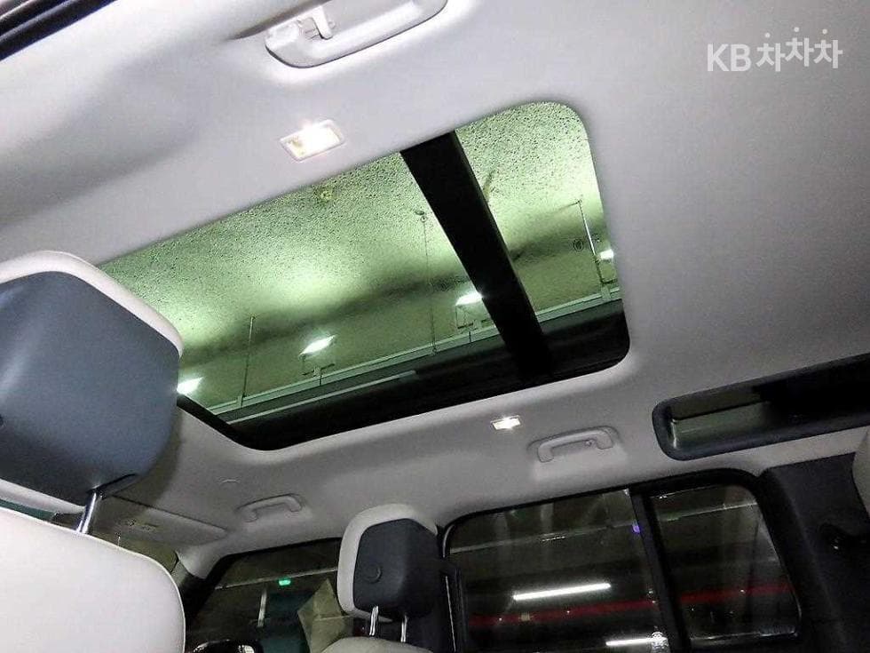 Land Rover 디펜더(L663)110 D300 HSE - 16