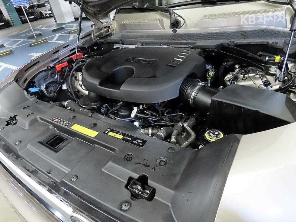 Land Rover 디펜더(L663)110 D300 HSE - 19
