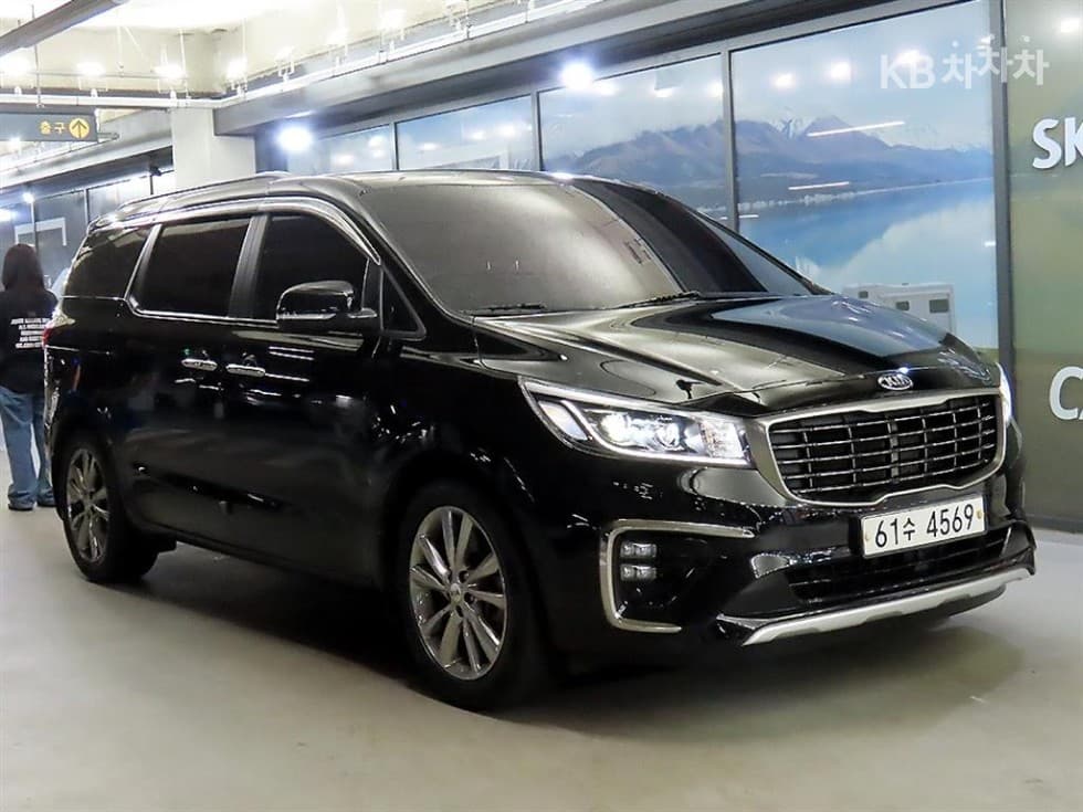 Kia The New (facelift) Carnival 9-seater 2.2 Diesel Luxury - Image 1