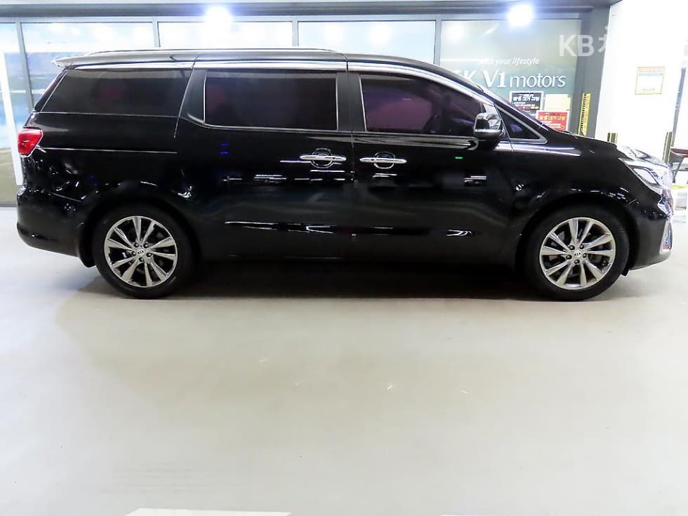 Kia The New (facelift) Carnival9-seater 2.2 Diesel Luxury - 3