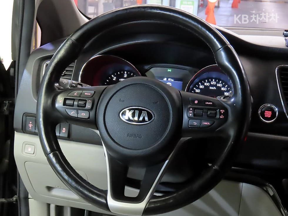Kia The New (facelift) Carnival9-seater 2.2 Diesel Luxury - 8