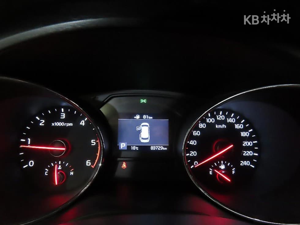 Kia The New (facelift) Carnival9-seater 2.2 Diesel Luxury - 9