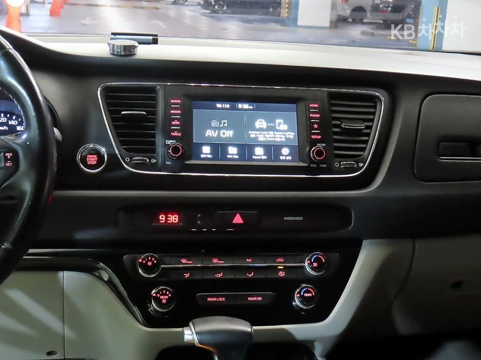 Kia The New (facelift) Carnival9-seater 2.2 Diesel Luxury - 11