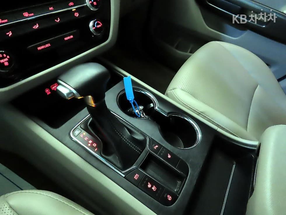 Kia The New (facelift) Carnival9-seater 2.2 Diesel Luxury - 12