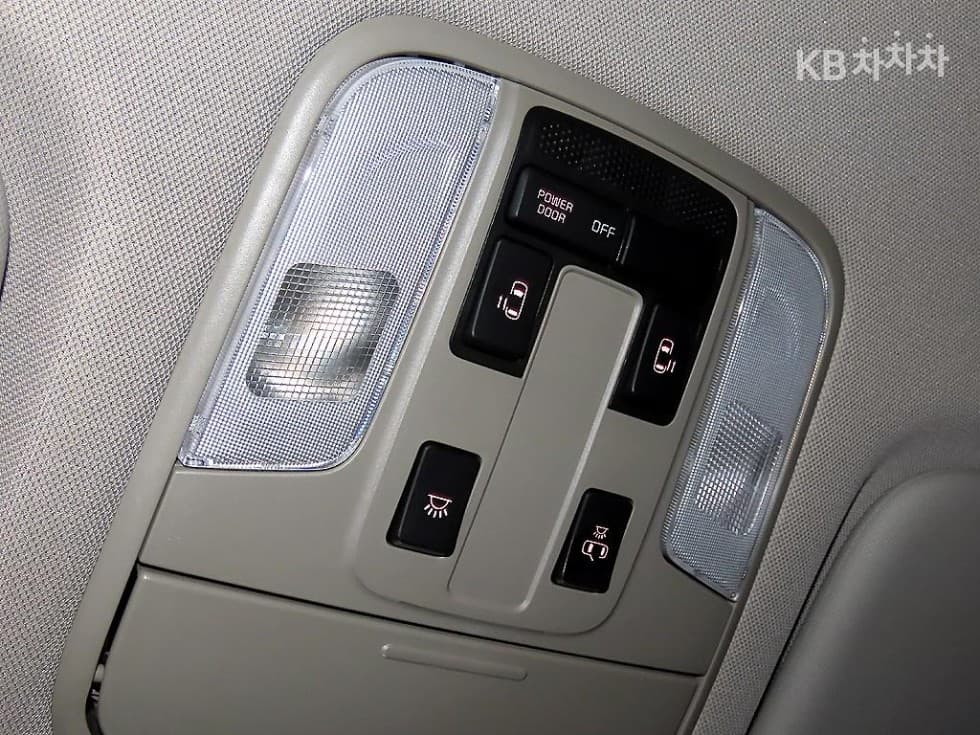 Kia The New (facelift) Carnival9-seater 2.2 Diesel Luxury - 15