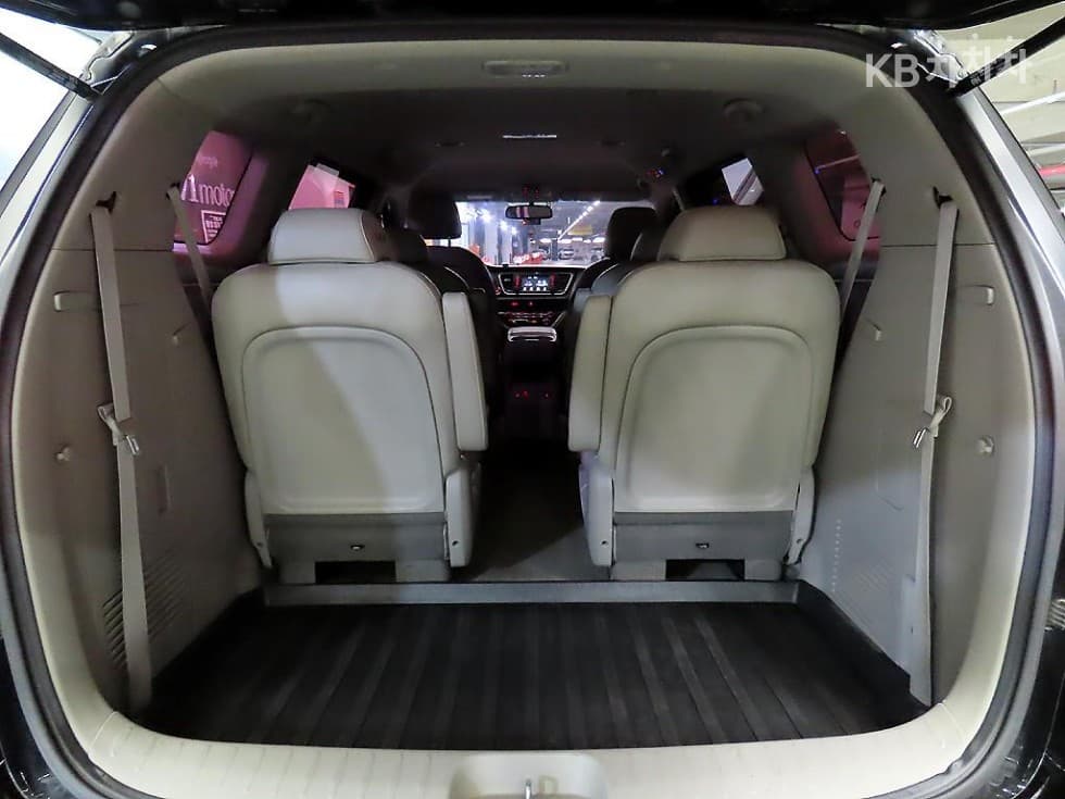 Kia The New (facelift) Carnival9-seater 2.2 Diesel Luxury - 18