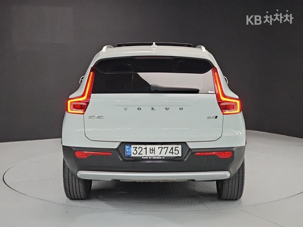 Volvo XC40B4 AWD Momentum - 3