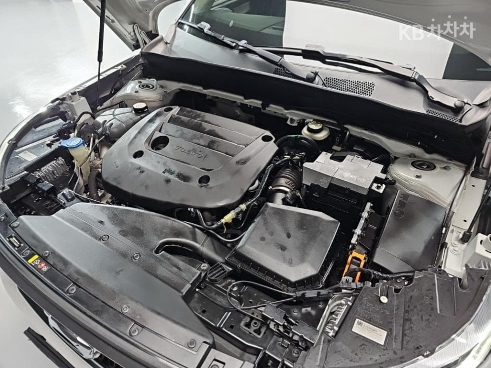 Volvo XC40B4 AWD Momentum - 5