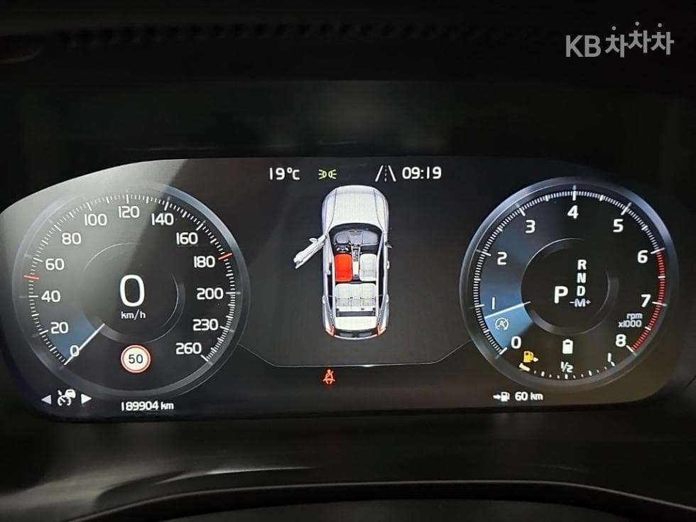 Volvo XC40B4 AWD Momentum - 6