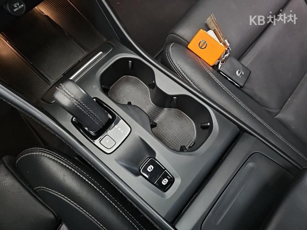 Volvo XC40B4 AWD Momentum - 8