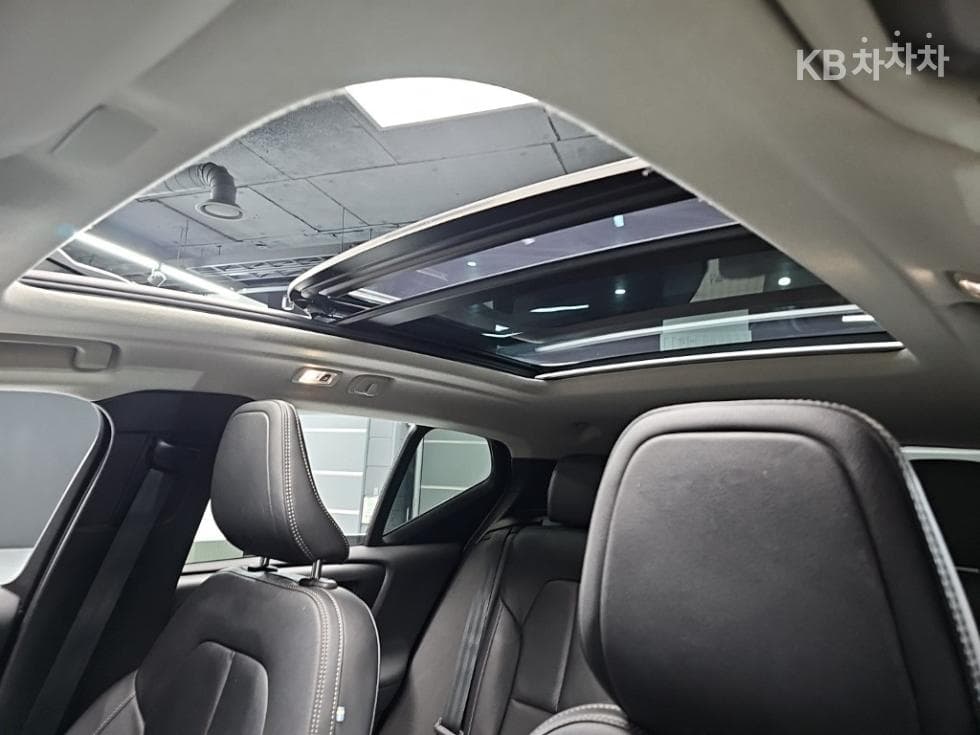 Volvo XC40B4 AWD Momentum - 13