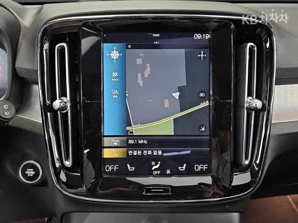 Volvo XC40B4 AWD Momentum - 14
