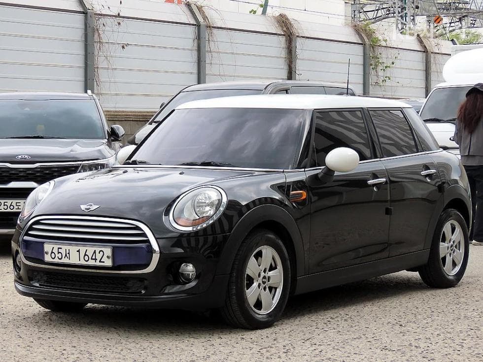 Mini Cooper 5-door1.5 Standard - 2