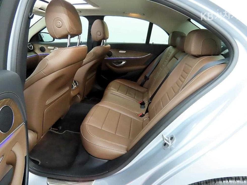 Mercedes-Benz E-Class (W213)E250 Exclusive - 6