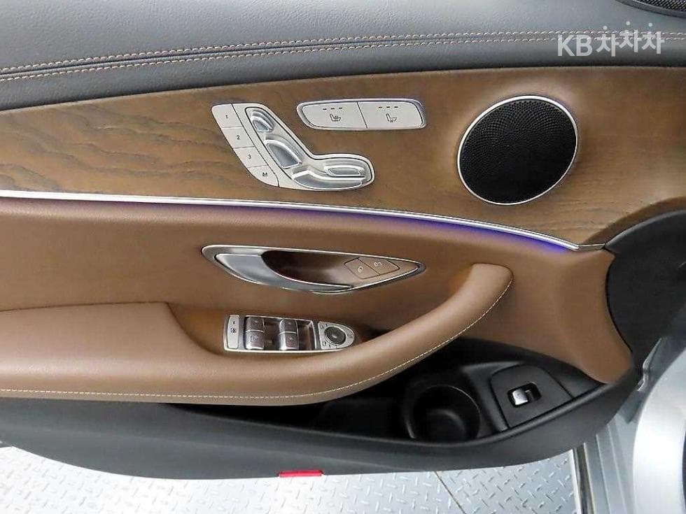 Mercedes-Benz E-Class (W213)E250 Exclusive - 11
