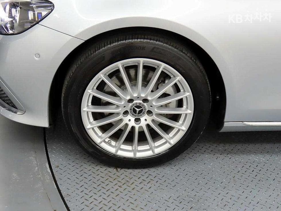 Mercedes-Benz E-Class (W213)E250 Exclusive - 20