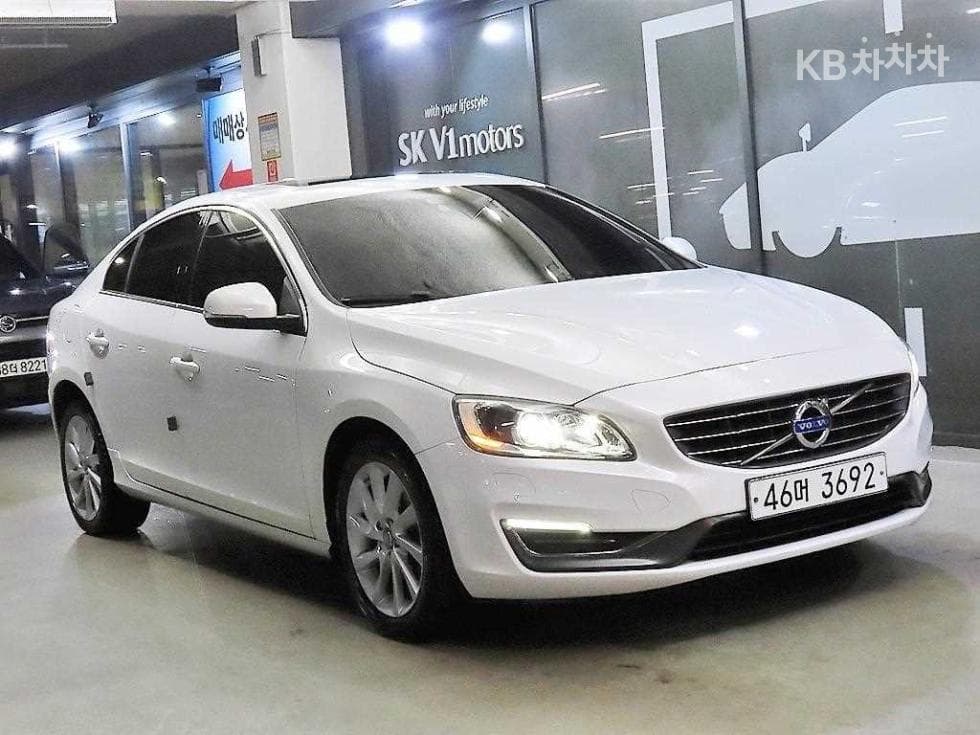 Volvo S60 D2 - Image 1