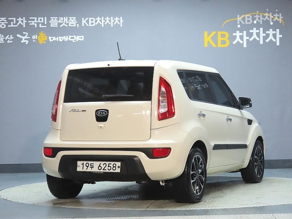 Kia Soul1.6 GDI Premium Eco (economy trim)Plus - 2