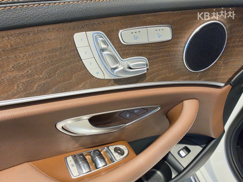 Mercedes-Benz E-Клас (W213)E250 Exclusive - 21