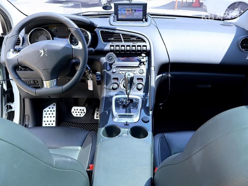 Peugeot 3008 1st Generation2.0 HDi Алур (среден/висок клас) 럭스 - 5