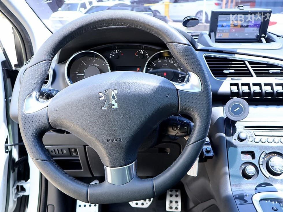 Peugeot 3008 1st Generation2.0 HDi Алур (среден/висок клас) 럭스 - 8