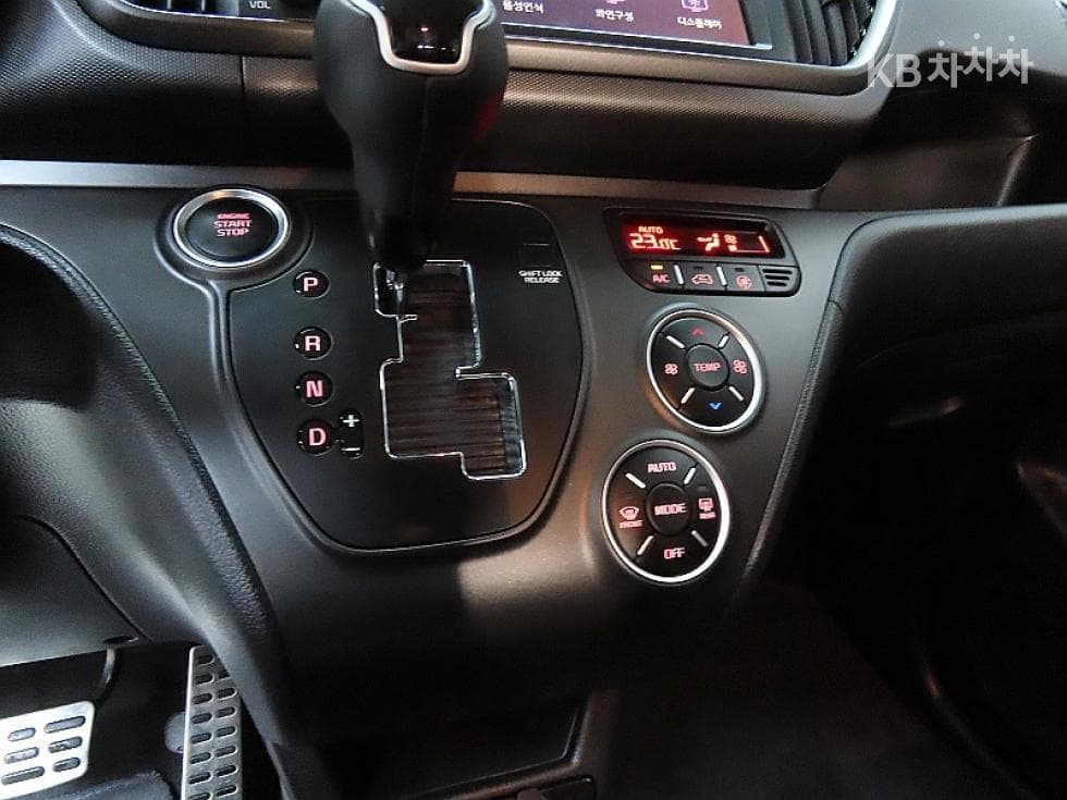 Kia The New (facelift) Kia Ray (van)1.0 Gasoline Signature - 9