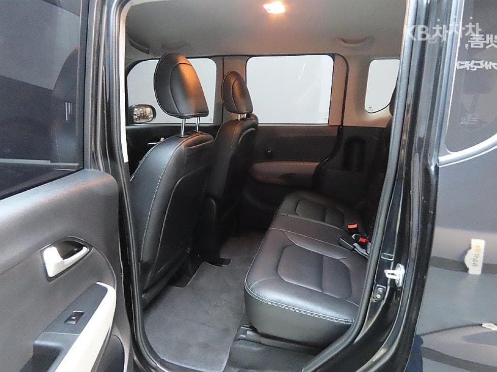 Kia The New (facelift) Kia Ray (van)1.0 Gasoline Signature - 11