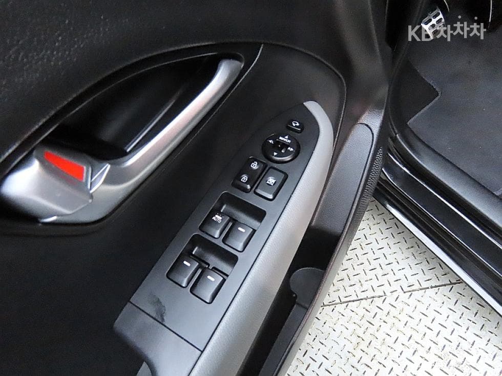 Kia The New (facelift) Kia Ray (van)1.0 Gasoline Signature - 13
