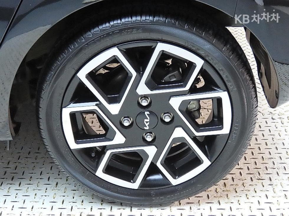 Kia The New (facelift) Kia Ray (van)1.0 Gasoline Signature - 20