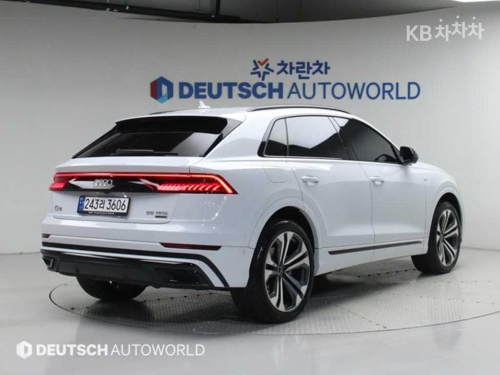 Audi Q83.0 55 TFSI Quattro Premium - 2