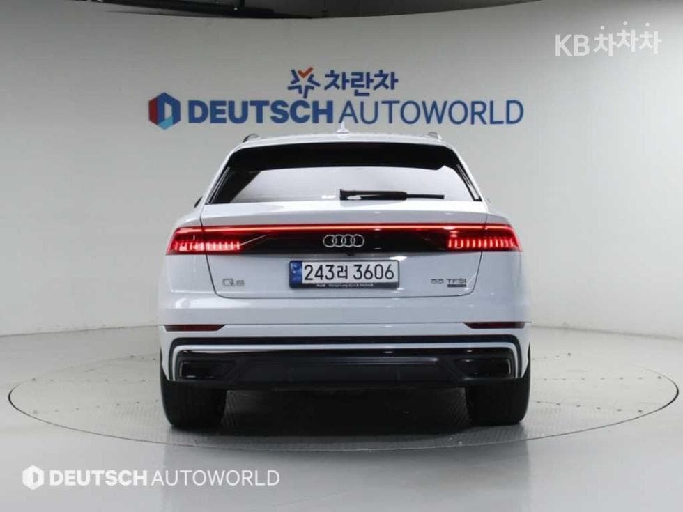 Audi Q83.0 55 TFSI Quattro Premium - 4