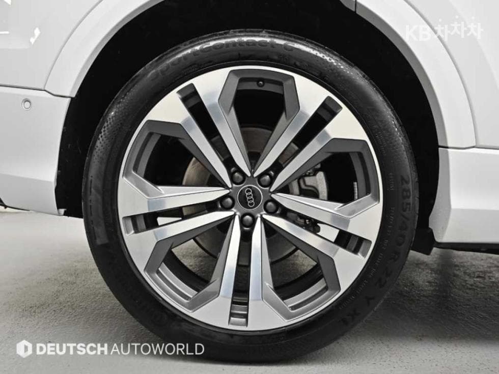 Audi Q83.0 55 TFSI Quattro Premium - 5