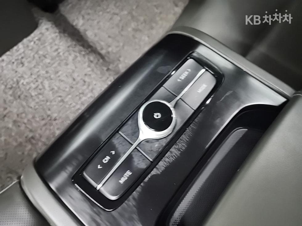 Hyundai The New (facelift) Grandeur (Azera)3.3 Calligraphy - 15