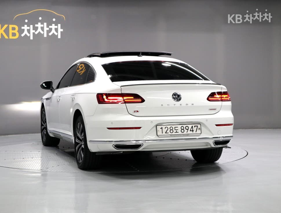 Volkswagen Arteon2.0 Турбо Дизел Инжекция Elegance Premium - 4