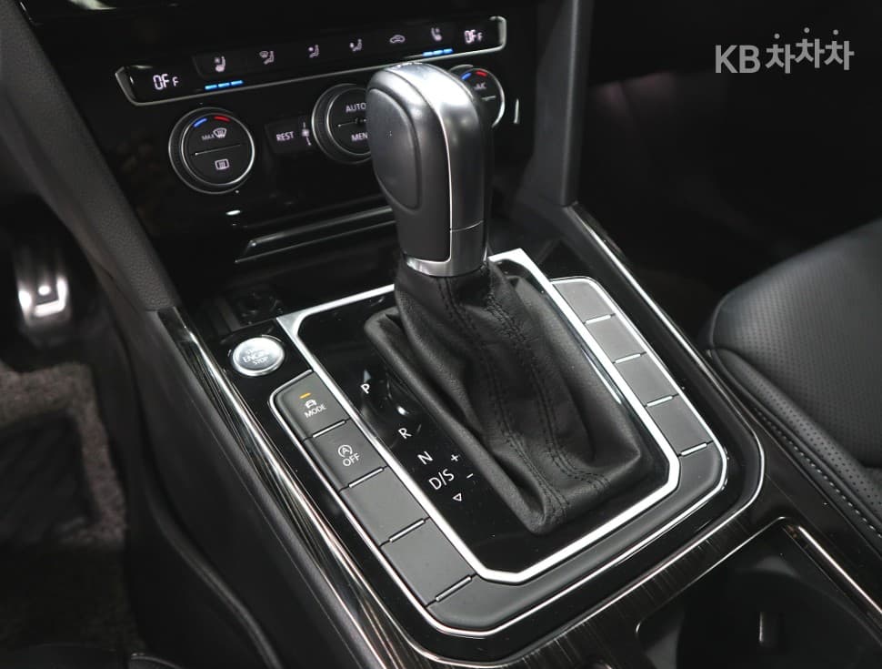 Volkswagen Arteon2.0 Турбо Дизел Инжекция Elegance Premium - 15