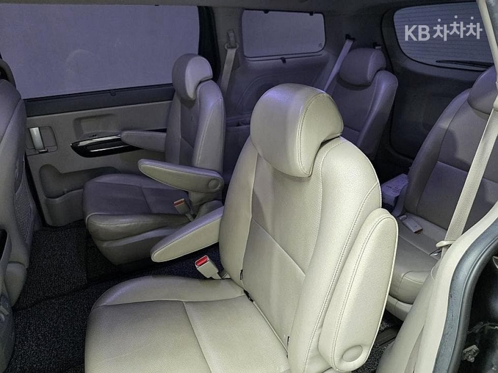 Kia All New Carnival9-seater 2.2 Diesel Prestige - 7