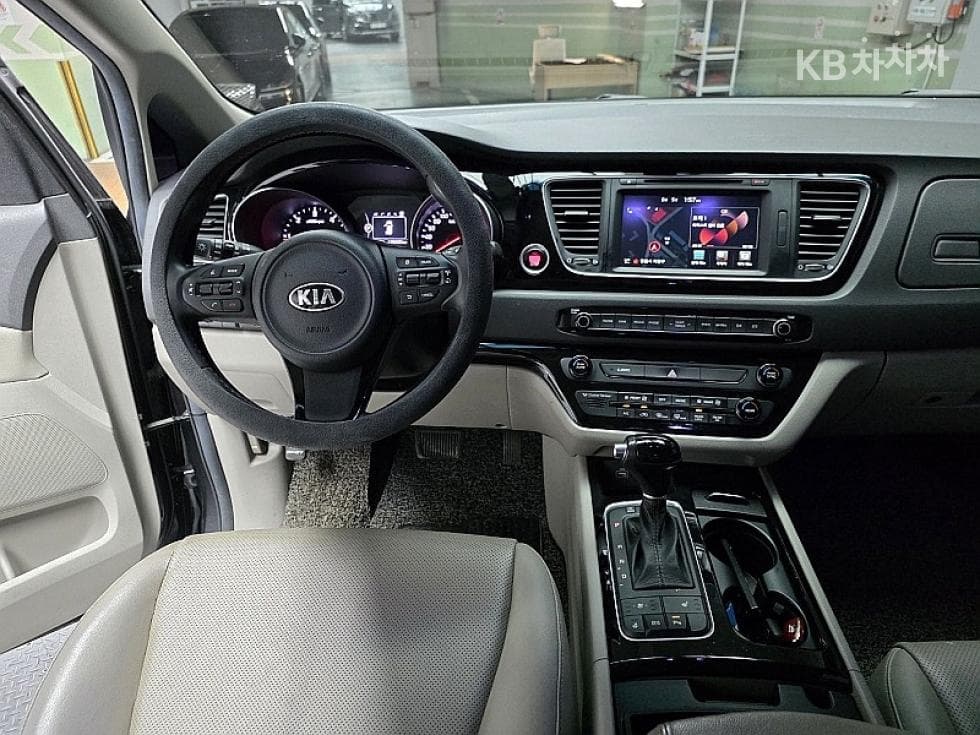 Kia All New Carnival9-seater 2.2 Diesel Prestige - 8