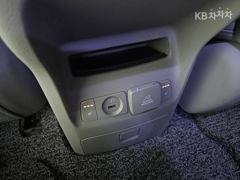 Kia All New Carnival9-seater 2.2 Diesel Prestige - 9